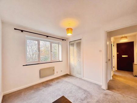 Chafford Hundred, Grays, RM16 - Photo 3