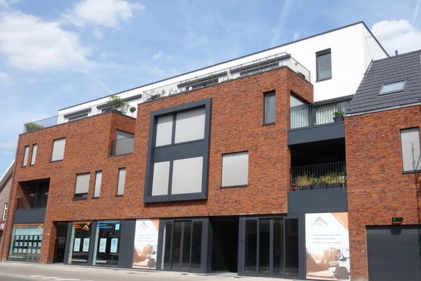 Hedendaags 2 slpk appartement met lift, terras en parking - Photo 1