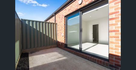 *** Private Room with Ensuite and Private Courtyard ~ All Utilities Included + Free Wi-Fi - Common Kitchen and Common Laundry Onsite - Photo 3