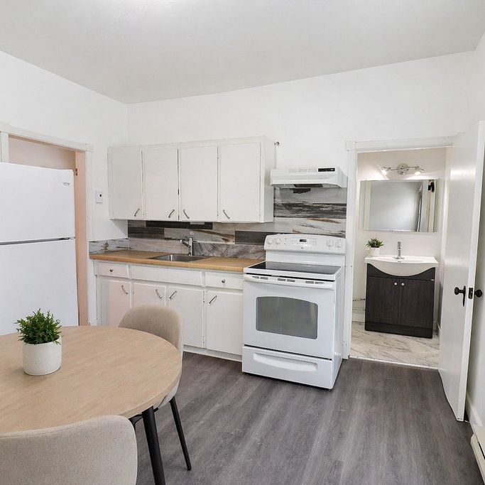 2 1/2 Rez-de-chaussée - Semi Meublé - Photo 1