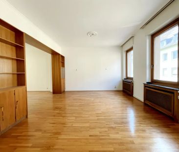 GROßZÜGIGE 2-ZIMMER WOHNUNG IN KREFELDER INNENSTADT ZU MIETEN! - Photo 2