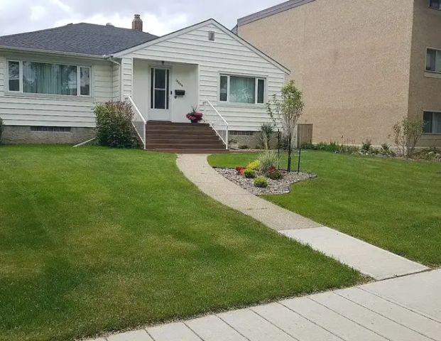 RENOVATED EXECUTIVE 2BED BASEMENT UNIT WITH PARKING STALL FOR RENT | 10824 116 St NW, Edmonton - Photo 1