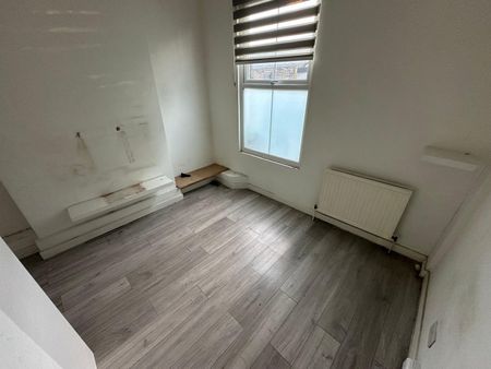 Studio Flat, Lower Clapton Road, E5 - Photo 2