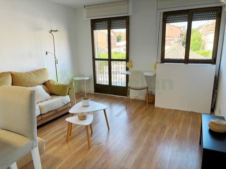 Apartamento de alquiler en Plaza España, Casco Antiguo - Photo 3