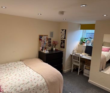 5 bedroom terraced house to rent - Photo 4