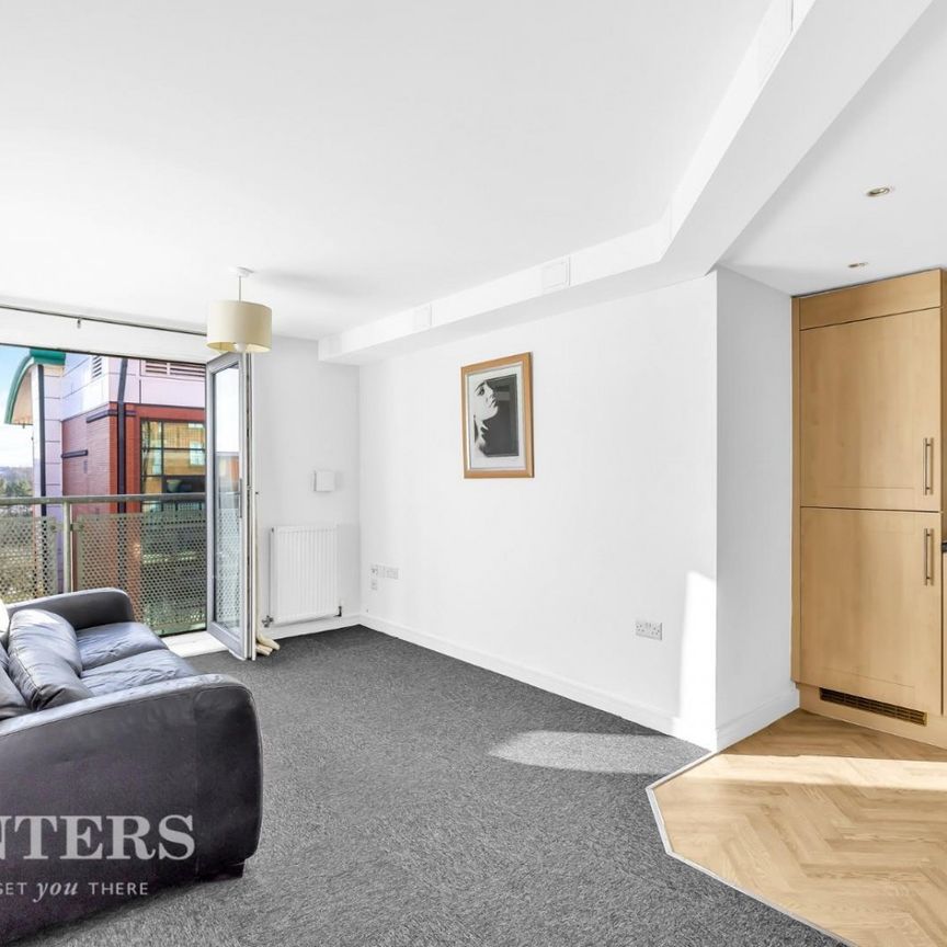 2 bedroom Flat To Let - Photo 1