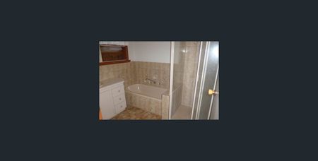 9 Anthony Drive, Chirnside Park – Family Home in a Prime Location - Photo 2