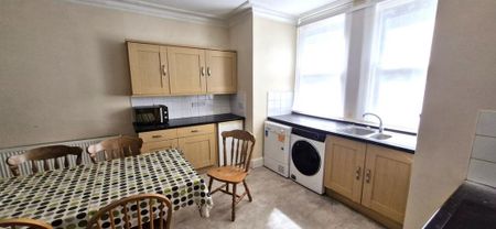 4 bedroom terraced house to rent - Photo 5