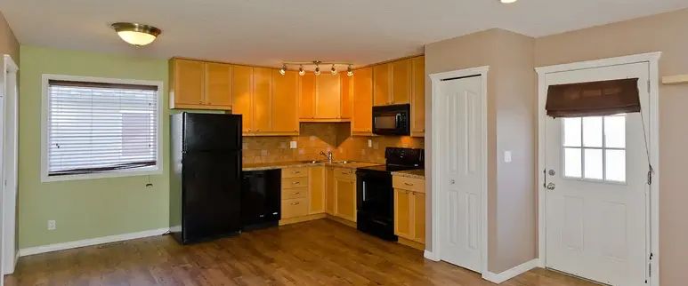 One bedroom apartment with large heated double garage | Calgary - Photo 1