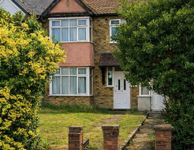 North Circular Road, London NW2 - Photo 1