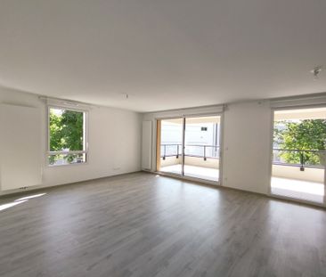 Location Appartement 3 pièces 86m² CHAMALIERES 63400 - Photo 3