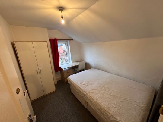 4 bedroom house - Photo 1