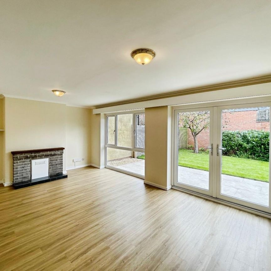 Sanctus Drive, Stratford-upon-Avon - Photo 1