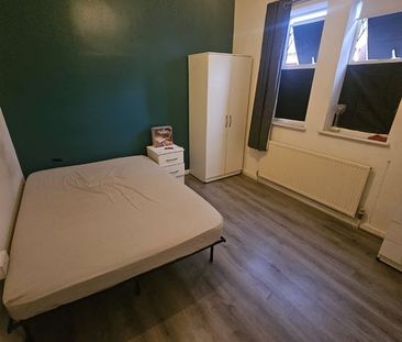 Room in a Shared House, High Street, B66 - Photo 4