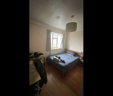 Room in a Shared House, Queensland Avenue, SW19 - Photo 1