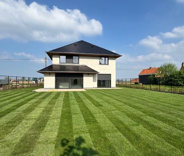 Instapklare nieuwbouwwoning met 4 slaapkamers en bureau te Kortemark - Photo 1