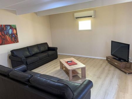 4 BEDROOM 2 BATHROOM APARTMENT above MOTEL ROOMS - Photo 2