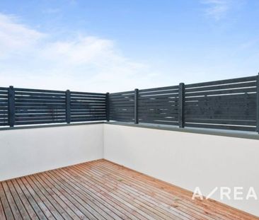 Stunning Family Home in the Heart of Point Cook - Photo 3