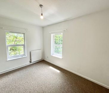 Fivash Close, Taunton, Somerset - Photo 2
