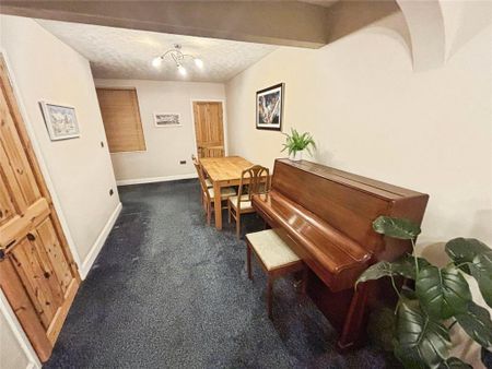 2 bedroom end of terrace house to rent - Photo 3