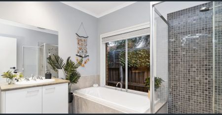 Stylish Family Living in a Former Display Home - Photo 3