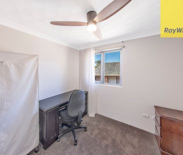 Fully Furnished Three-bedroom 2 level apartment! - Photo 3