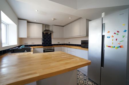 96 Caernarfon Road - Photo 3