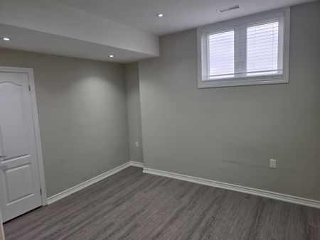 For Lease - 184 Dale Crescent, Bradford West Gwillimbury, Ontario - Photo 2