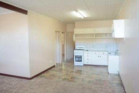 2/122a Russell Street, TOOWOOMBA CITY - Photo 2