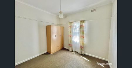 Character Charm in Prime East Ringwood Locale - Photo 4