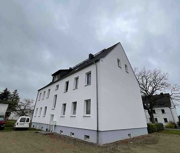 Gut geschnittene 2-Raum-Wohnung mit Wannenbad und Fenster, Garage, Keller - Photo 4