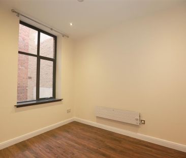 High Street - Photo 4