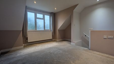 Pursers Court, Berkshire, SL2 - Photo 2