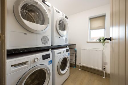 1 bedroom in a house share to rent - Photo 2