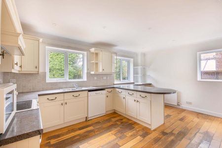 5 bedroom detached house to rent - Photo 3