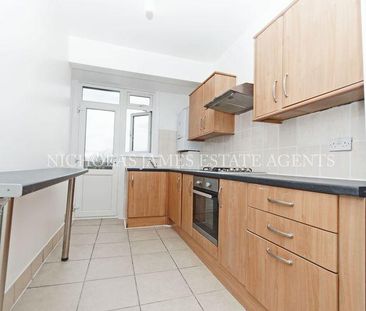 4 bedroom terraced house to rent - Photo 3
