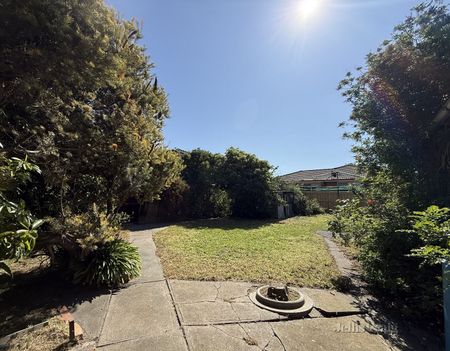53 Whitelaw Street, Reservoir VIC 3073 - House For Rent | Domain - Photo 4