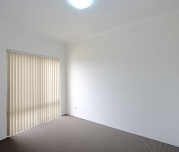 Low maintenance, perfect location, available now - Photo 1