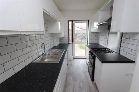 2 bedroom bungalow to rent - Photo 2