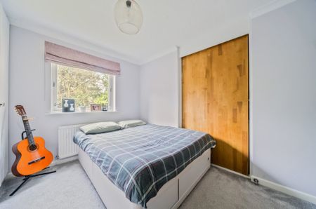 3 Bedroom Flat / Apartment - Glen Eyre Road, Southampton - Photo 4