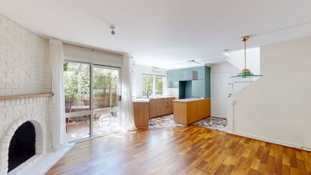 Charming 2-Bedroom, 2-Bathroom Townhouse on Iconic Lygon Street – A Lifestyle to Envy - Photo 5