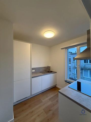 Gerenoveerd 2 slaapkamer appartement in Zellik - Photo 2