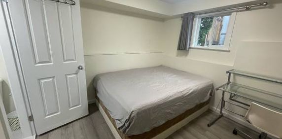 930/m,near sfu ，private bathroom,room,only boy,student - Photo 2