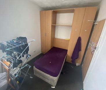 5 bedroom private hall to rent - Photo 2