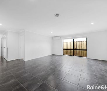 27 Flag Boulevard, Tarneit, VIC 3029 - Photo 1