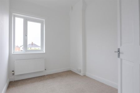 To Let 3 Bed House - Semi-Detached - Photo 2