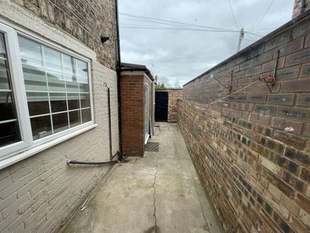Beaconsfield Road - Photo 2