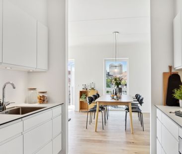 Lækker 3-værelses lejlighed med altan i et unikt gårdmiljø - Photo 1