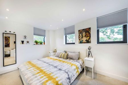 3 bedroom flat to rent - Photo 4