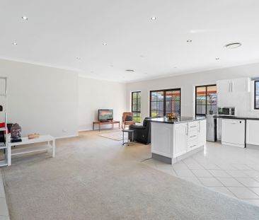 Impressive Space & Lifestyle – 3-Bedroom House for Lease in Oakville - Photo 3